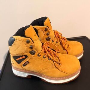 Wolverine Men's Hellcat UltraSpring 6-Inch boots waterproof leather. Size 8M